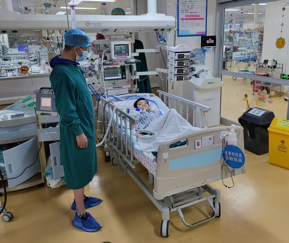 小金县跨省救护车出租公司