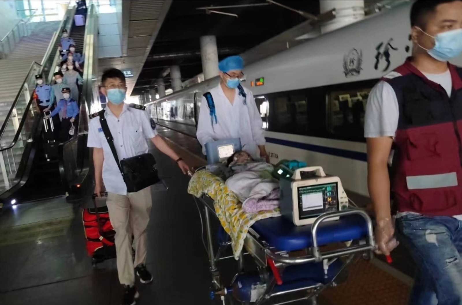 小金县高铁转运公司